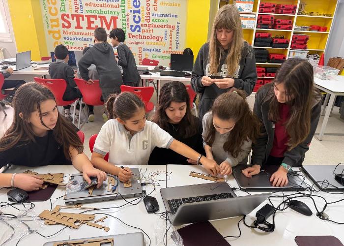 6. SINIF ÖĞRENCİLERİMİZ ARDUİNO PROJELERİNE BAŞLADI