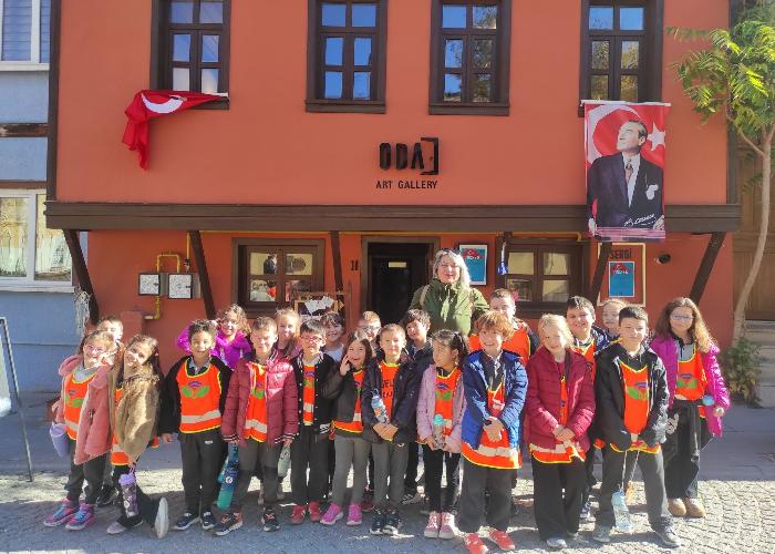 100+2 ŞEHİRLER ARASI KARMA SERGİ'NİN ESKİŞEHİR AYAĞINA KATILDI