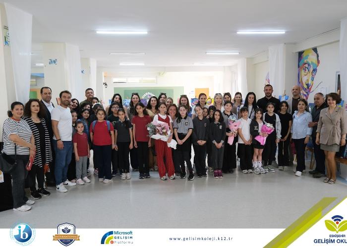 4. SINIF ÖĞRENCİLERİMİZİN YER ALDIĞI AKRİLİK KULÜBÜ VE MÜZİK KULÜBÜ ÖĞRENCİLERİMİZLE SANAT DOLU ÖZEL BİR ETKİNLİK GERÇEKLEŞTİR