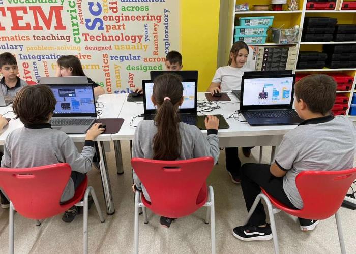 CODEWEEK KAPSAMINDA MİCRO:BİT İLE KODLAMA ETKİNLİĞİ