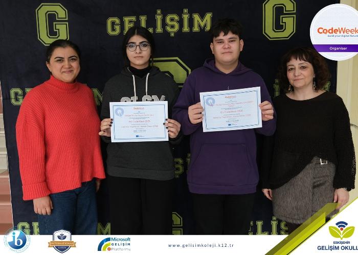 CODEWEEK “YEŞİL VATAN” TEMALI ETKİNLİKLERİNE KATILARAK SERTİFİKA VE OKUL ROZETİ ALMAYA HAK KAZANDIK.