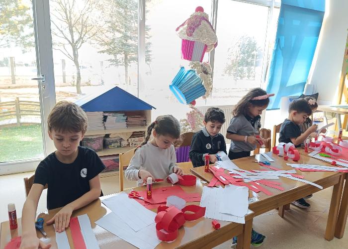 >CUMHURİYET BAYRAMIMIZ İÇİN SINIFIMIZI SÜSLEDİK