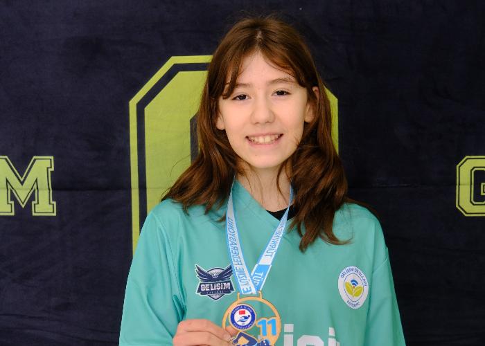 DİLEK EKİNSU KAYNAK'TAN ALTIN MADALYA