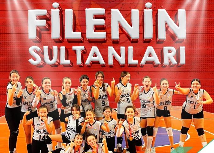 KÜÇÜK KIZLAR ŞAMPİYON