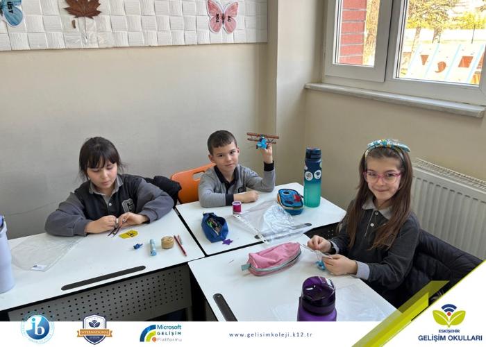 STEM-KODLAMA DERSİNDE UÇAK VE HELİKOPTER PROJESİ